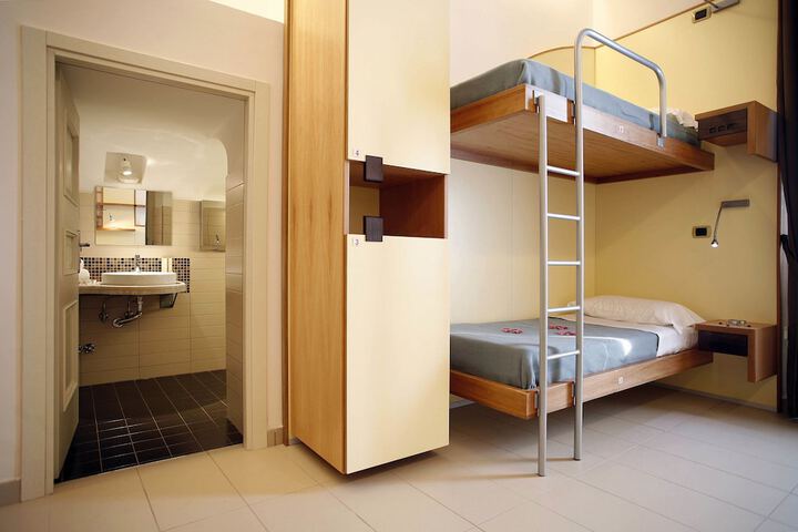 Room 6 of 61