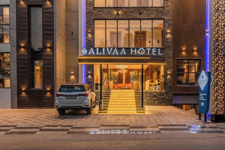 Alivaa Hotel McLeodganj With Best Dhauladhar View & Infinity Pool Sky Garden