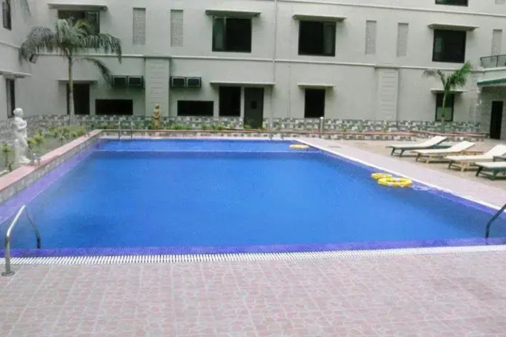 Pool 4 of 8