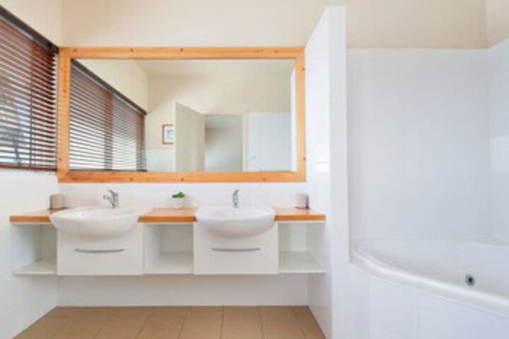 Room 5 of 15