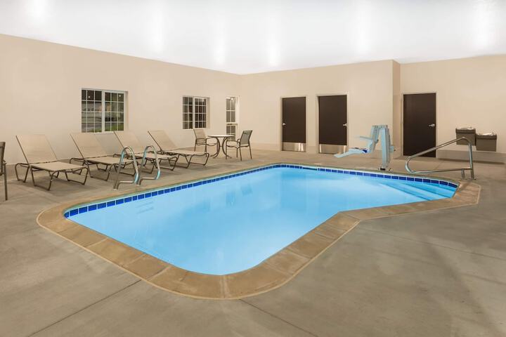 Pool 14 of 33