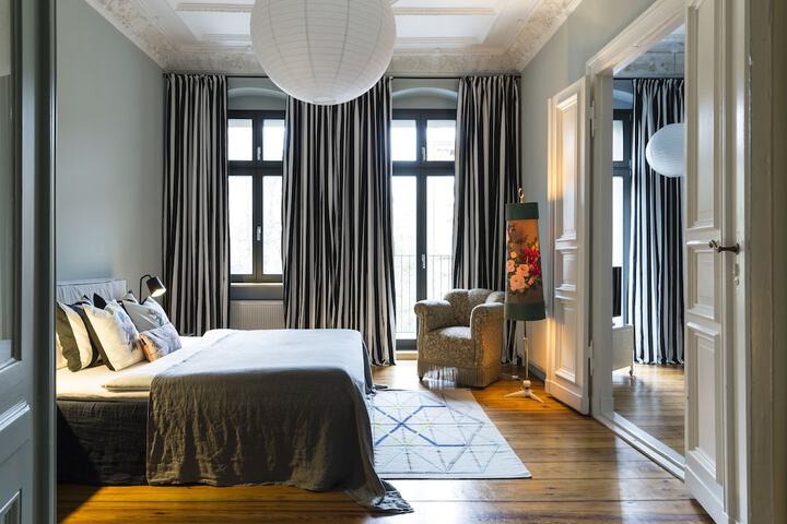 Room 10 of 99