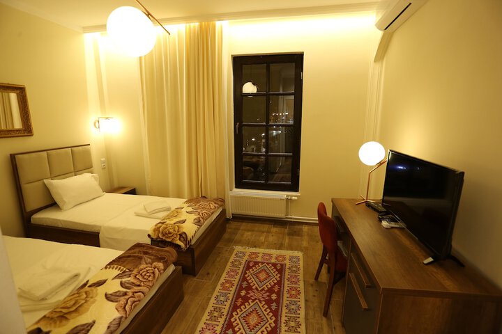 Room 12 of 24
