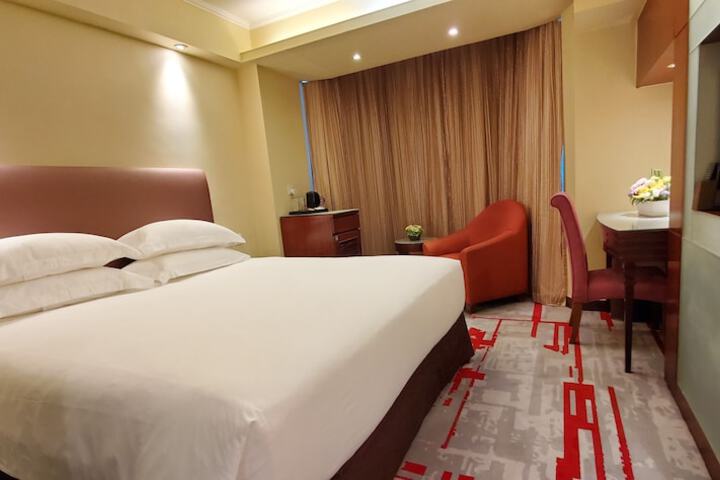 Room 13 of 103