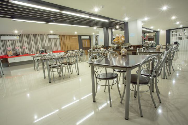 Dining 75 of 79