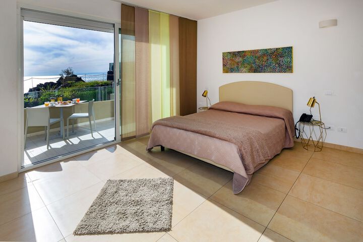 Room 9 of 65