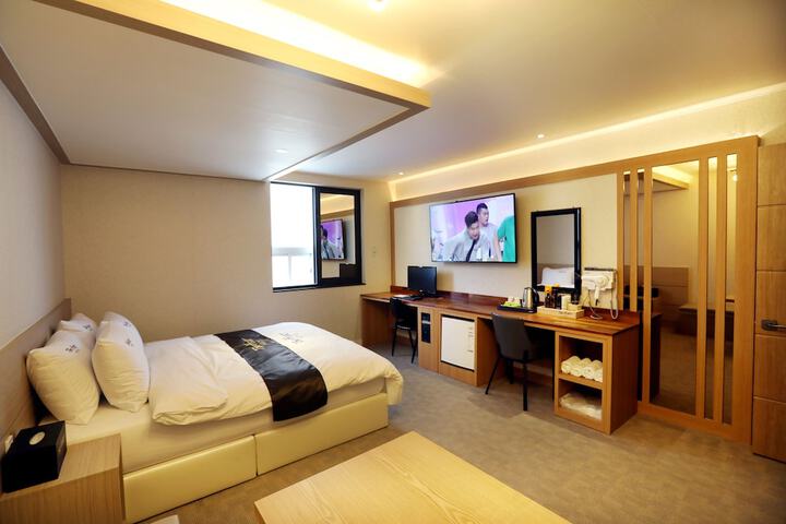 Room 5 of 23