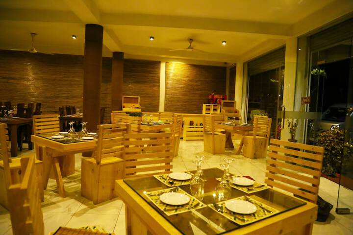 Dining 4 of 4