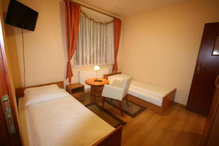 Room 4 of 11