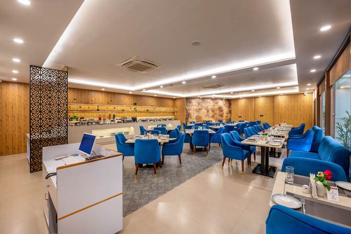 Dining 42 of 56