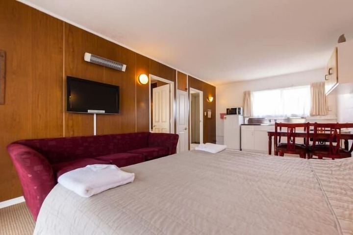 Room 12 of 28