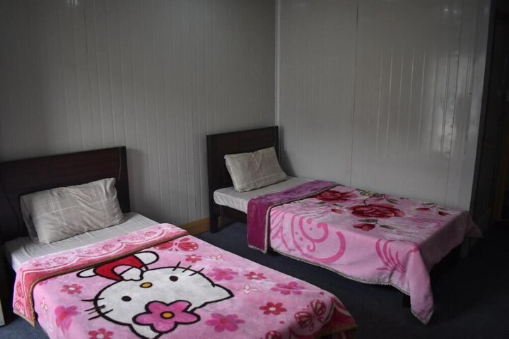 Room 6 of 25