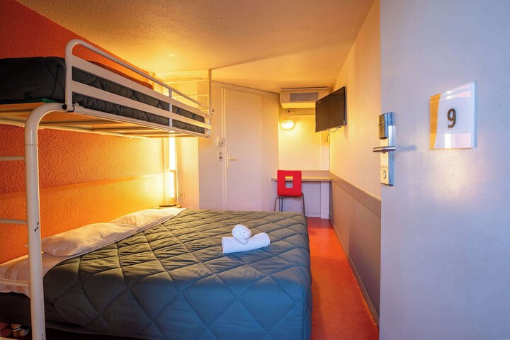 Room 16 of 36