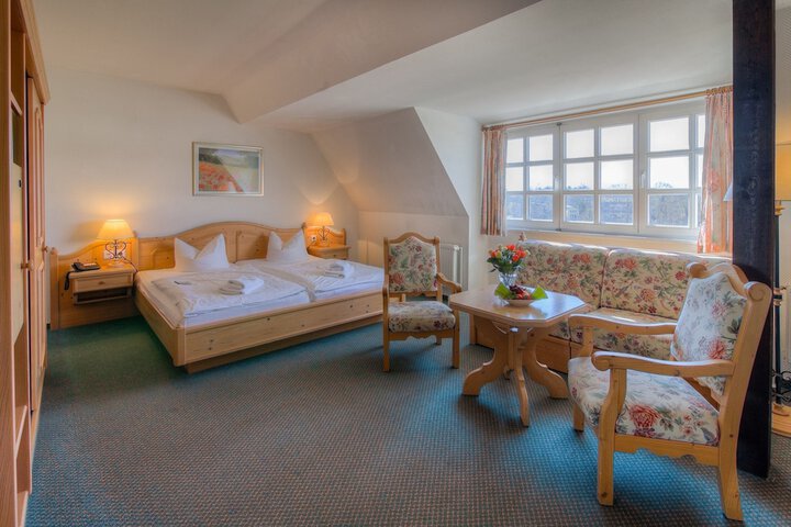 Room 4 of 25