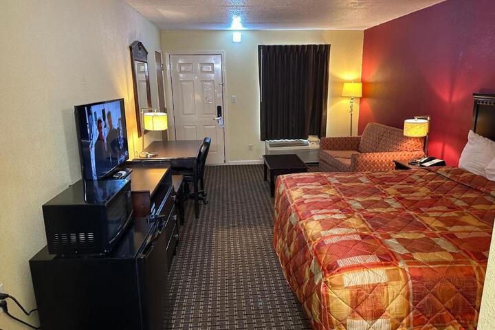 1 King Bed (1 of 23)