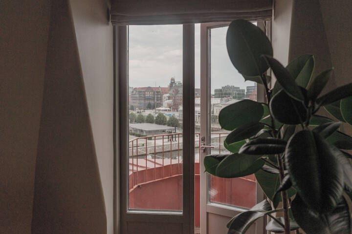 Room 152 of 203