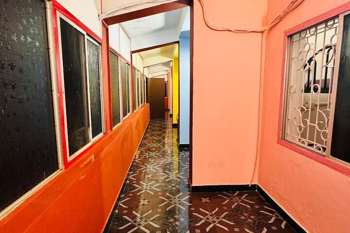 Room 6 of 43