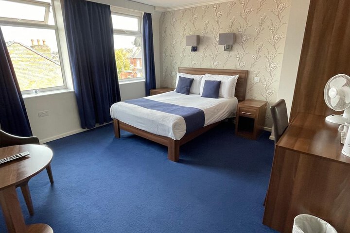 Room 83 of 208
