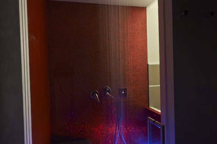 Room 64 of 87