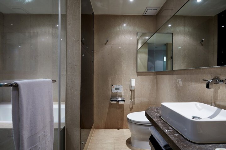Room 18 of 28