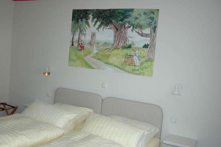 Room 107 of 283