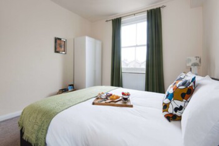 Room 13 of 18