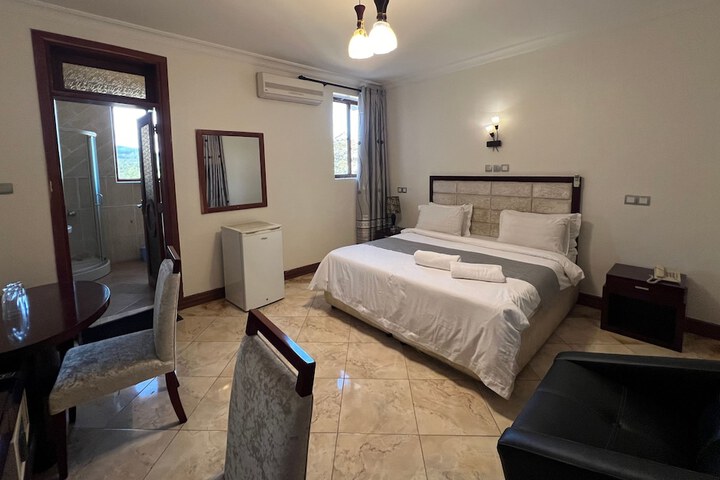 Room 3 of 37