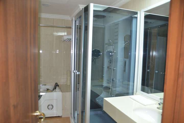 Room 19 of 28