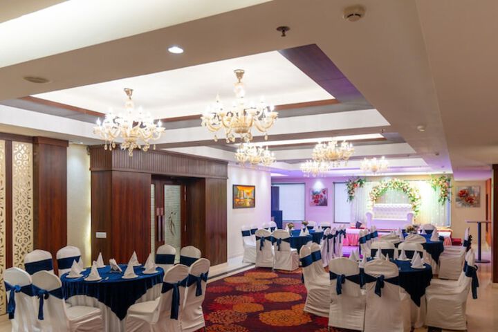 Ballroom/Hall 58 of 74