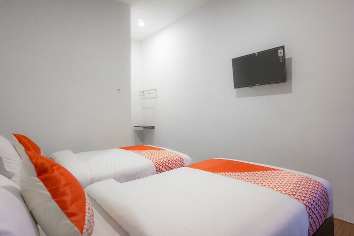 Room 13 of 32