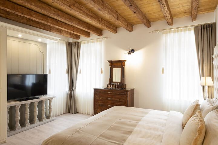 Room 8 of 25