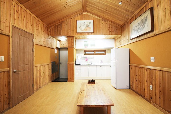 Room 3 of 182