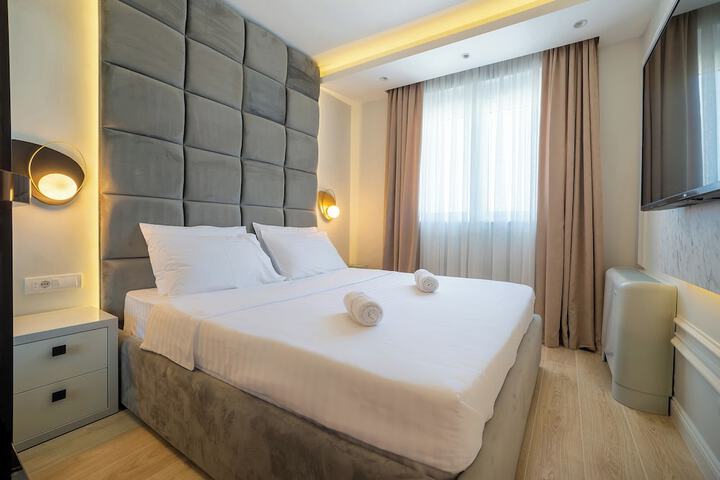 Room 2 of 70