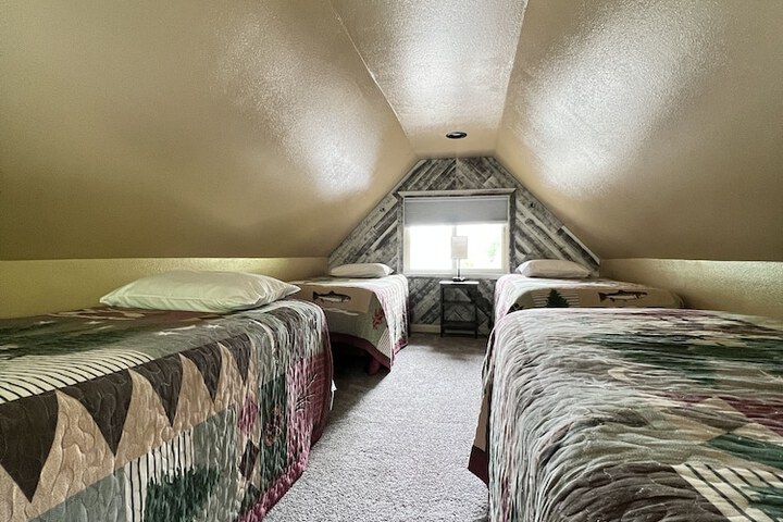 Room 7 of 32