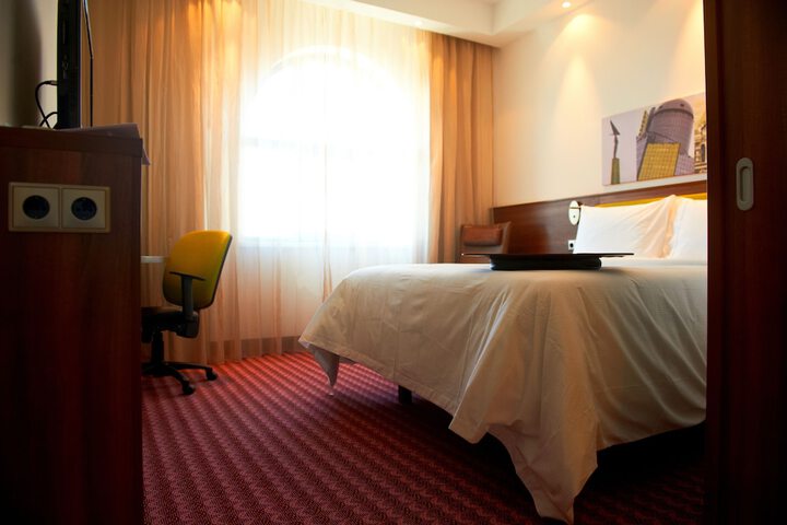 Room 19 of 62