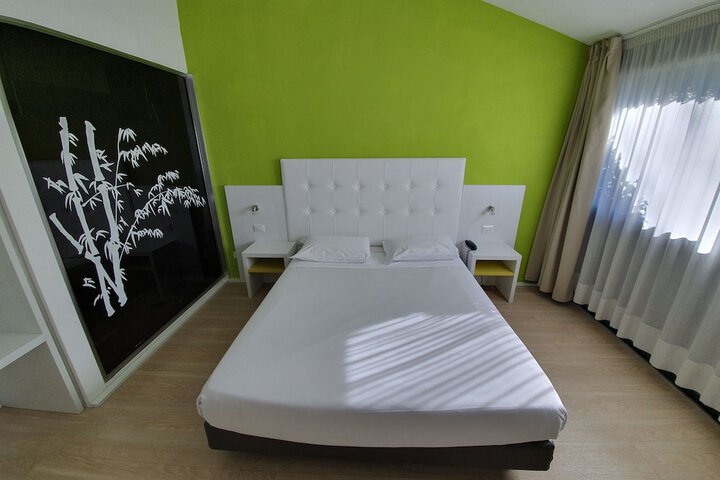 Room 21 of 42