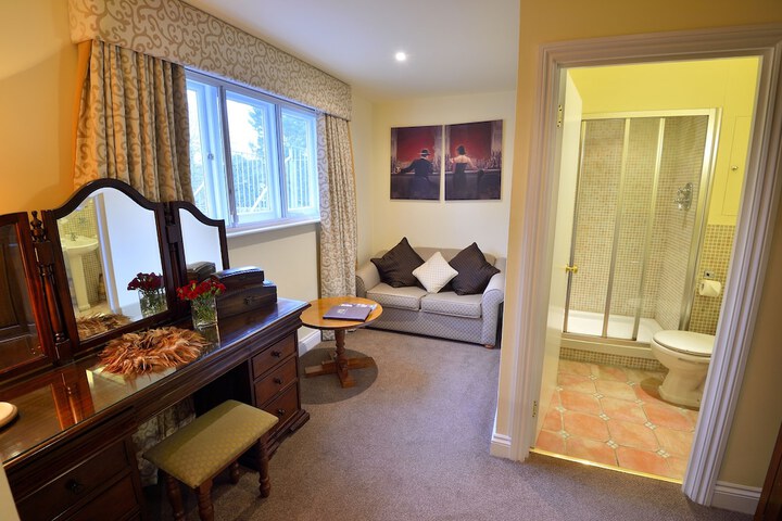 Room 28 of 61