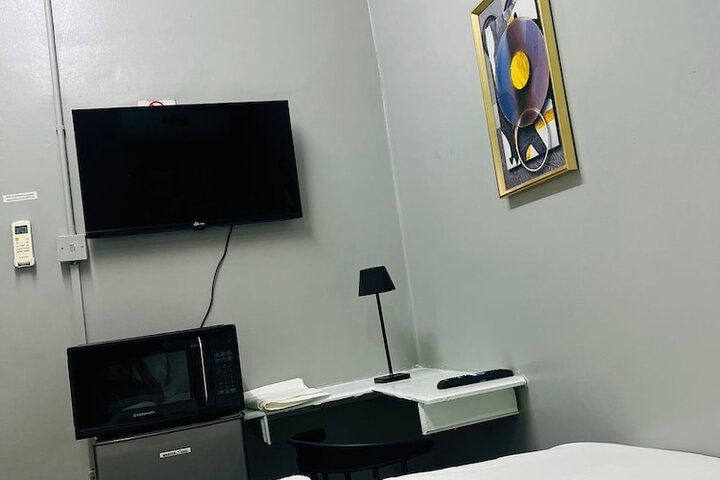 Room 4 of 10