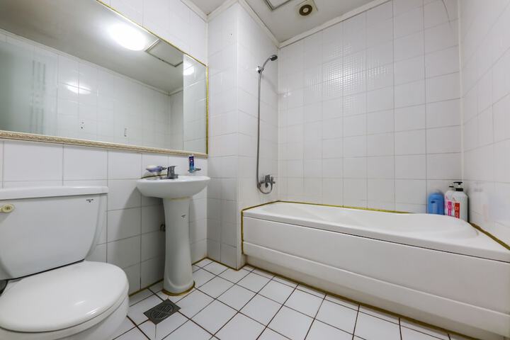 Room 42 of 47