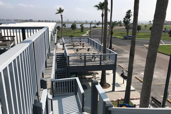 Sundeck 59 of 74