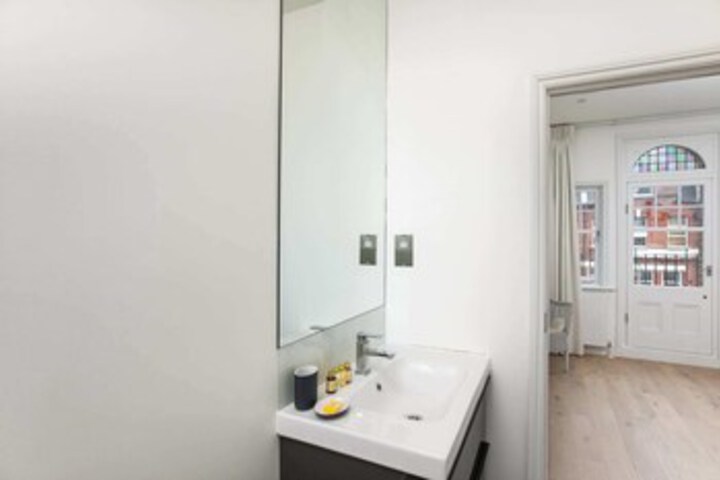 Room 10 of 96