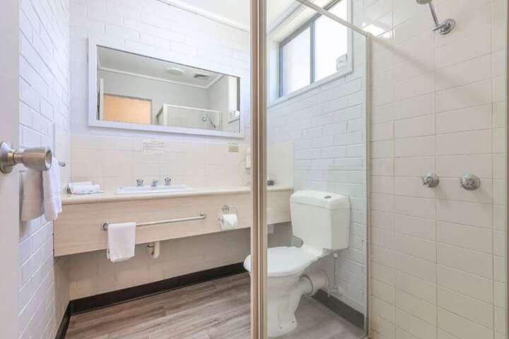 Room 8 of 12