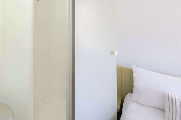 Room 48 of 93