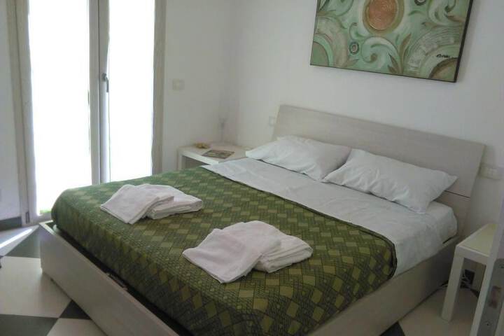 Room 6 of 9