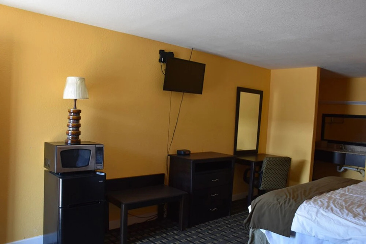 Room 6 of 15