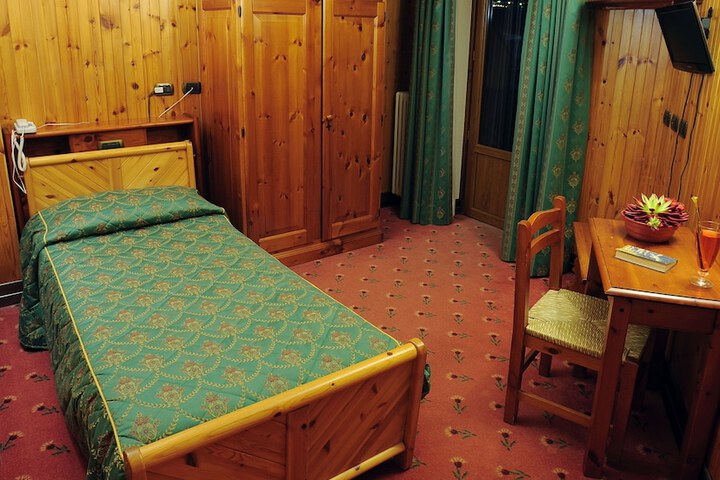 Room 9 of 44