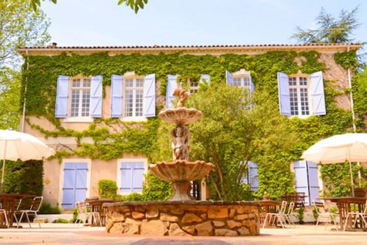 Hotel Exterior 53 of 61