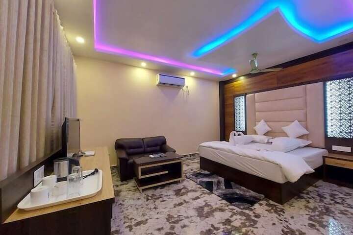 Room 2 of 8