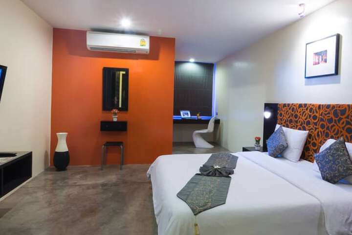 Room 16 of 64