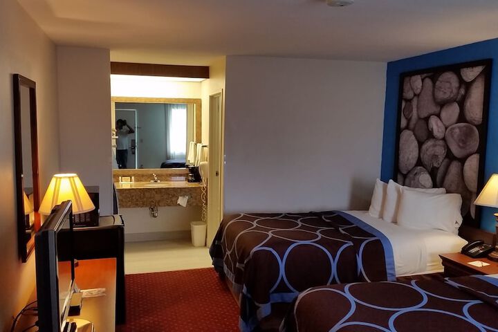 2 Double Beds (2 of 13)